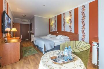 Фото номера Просторный двухместный номер с 2 отдельными кроватями Отель Hotel Doris г. Оборники 6