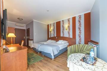 Фото номера Просторный двухместный номер с 2 отдельными кроватями Отель Hotel Doris г. Оборники 11