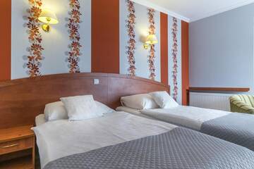 Фото номера Просторный двухместный номер с 2 отдельными кроватями Отель Hotel Doris г. Оборники 10