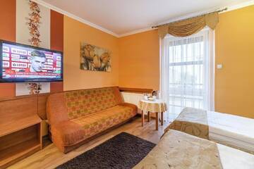 Фото номера Трехместный номер Отель Hotel Doris г. Оборники 2