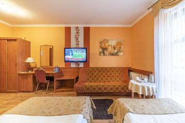 Фото номера Трехместный номер Отель Hotel Doris г. Оборники 4